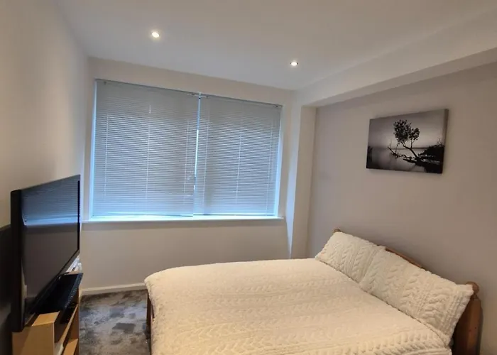 Modern 1- Bed In City Centre